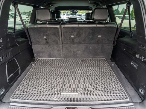 Used 2024 Jeep Wagoneer L Series II w/ Flexible Seating Group RWD image 17