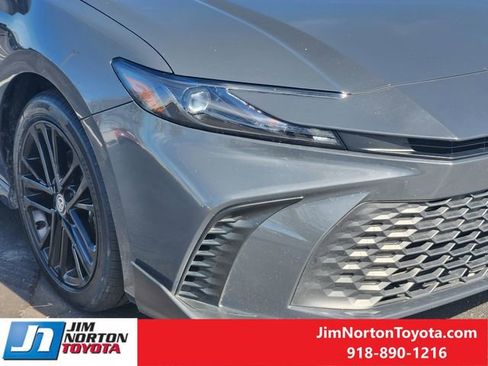 Used 2025 Toyota Camry SE image 9