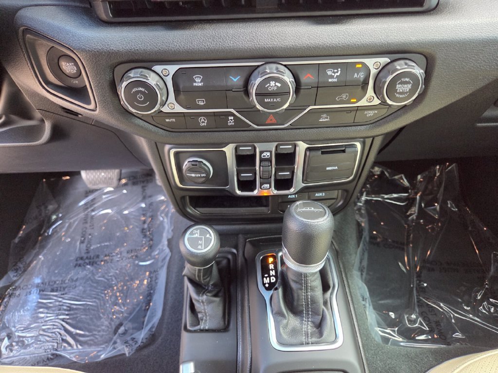 Used 2024 Jeep Gladiator Sport AWD/4WD image 30