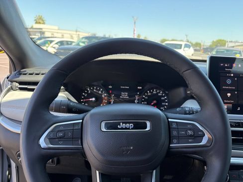 Used 2025 Jeep Compass Limited AWD/4WD image 29