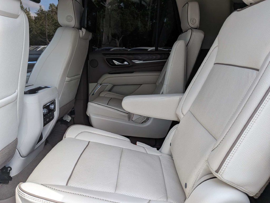 Used 2021 GMC Yukon Denali w/ Denali Ultimate Package AWD/4WD image 13