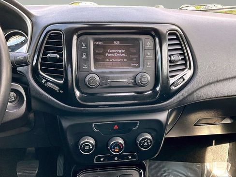 Used 2018 Jeep Compass Latitude FWD image 24