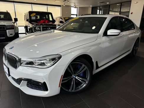 Used 2018 BMW 750i xDrive AWD/4WD image 1
