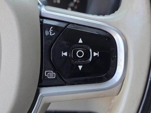 Used 2017 Volvo XC90 T6 Momentum w/ Vision Package AWD/4WD image 33