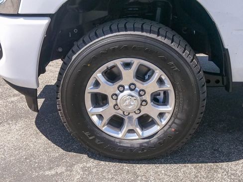 Used 2024 RAM 2500 Laramie AWD/4WD image 5