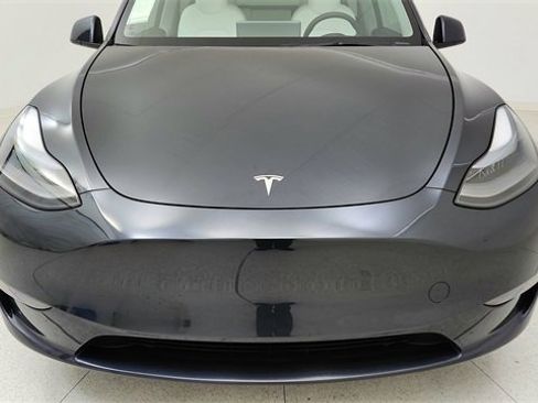 Used 2024 Tesla Model Y Long Range image 8