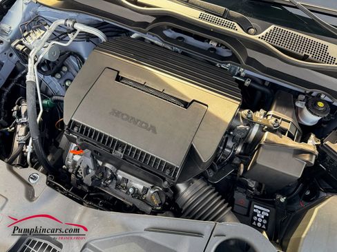 Used 2025 Honda Pilot Touring image 10