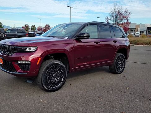 Used 2025 Jeep Grand Cherokee Summit image 4