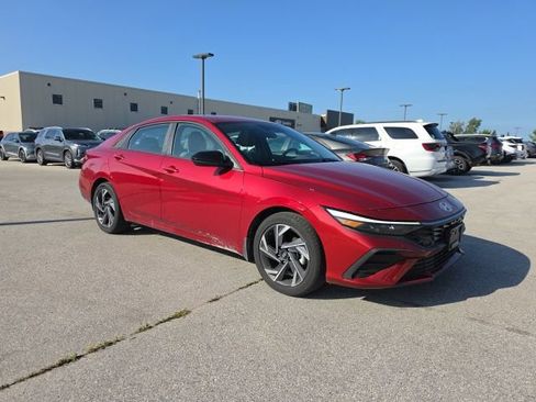 Certified 2025 Hyundai Elantra Sport FWD image 3