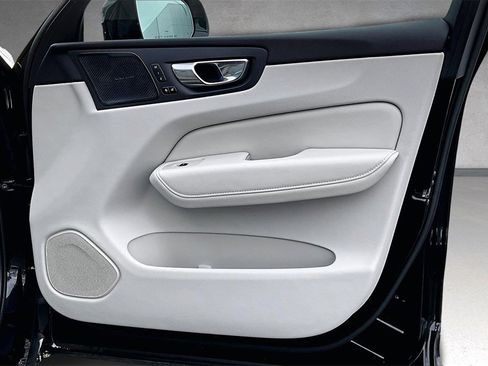 Certified 2023 Volvo XC60 B5 Ultimate w/ Climate Package image 27