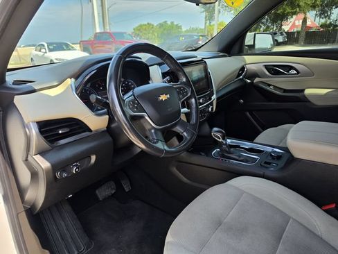 Used 2022 Chevrolet Traverse LT FWD image 15