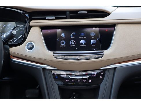 Used 2017 Cadillac XT5 Platinum AWD/4WD image 33