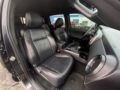 Used 2020 Toyota Tacoma TRD Sport w/ TRD Premium Sport Package image 25