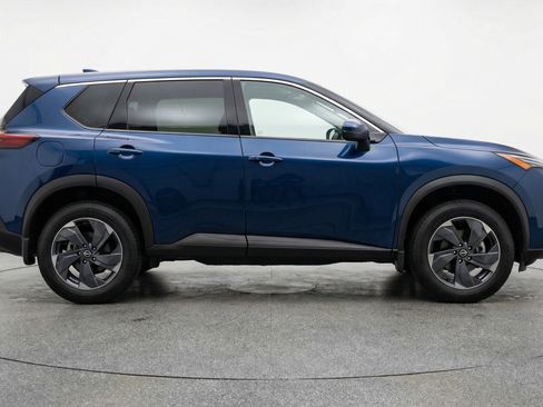 Used 2025 Nissan Rogue SV image 11