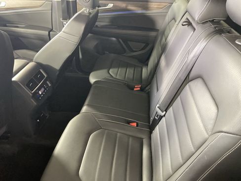 Used 2025 Volkswagen Atlas SEL image 22