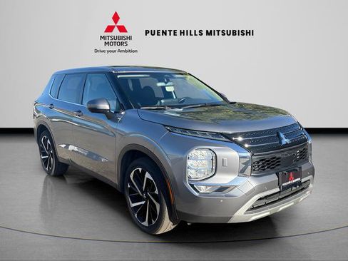 Used 2023 Mitsubishi Outlander ES image 3