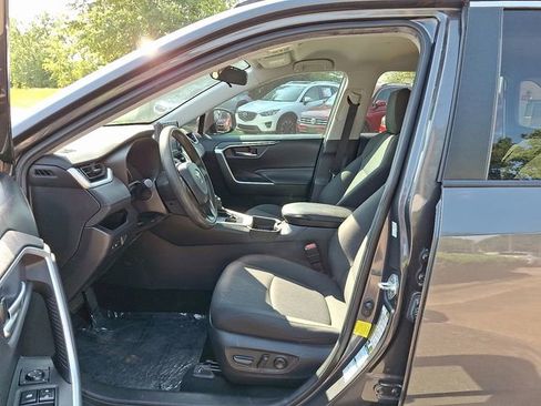 Used 2021 Toyota RAV4 XLE image 17