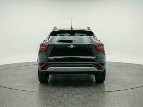 Used 2025 Chevrolet Trax LT w/ LT Convenience Package image 6