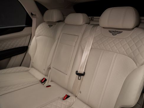 Used 2018 Bentley Bentayga AWD/4WD image 66