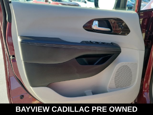 Used 2023 Chrysler Pacifica Limited FWD image 26