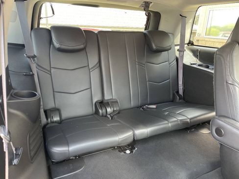 Used 2015 Cadillac Escalade Luxury AWD/4WD image 28