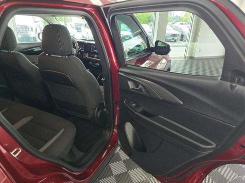 Used 2025 Chevrolet TrailBlazer LT AWD/4WD image 38