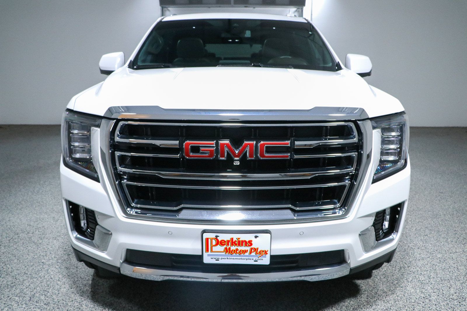 Used 2023 GMC Yukon SLT w/ SLT Premium Package AWD/4WD image 4
