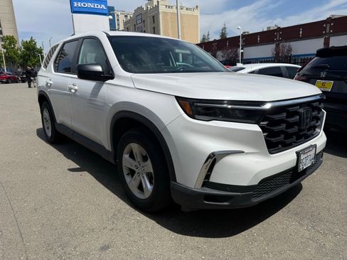 Used 2023 Honda Pilot LX image 4