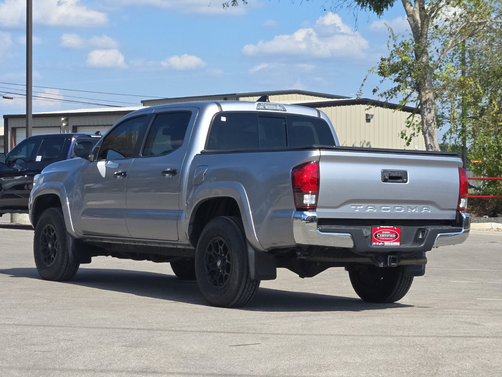 Certified 2021 Toyota Tacoma SR5 AWD/4WD image 3