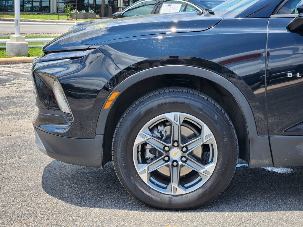 Used 2025 Chevrolet Blazer LT FWD image 9