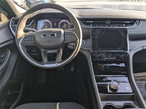 New 2025 Jeep Grand Cherokee L Laredo image 13