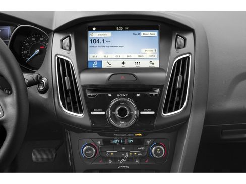 Used 2015 Ford Focus Titanium w/ Titanium Technology Package FWD image 6