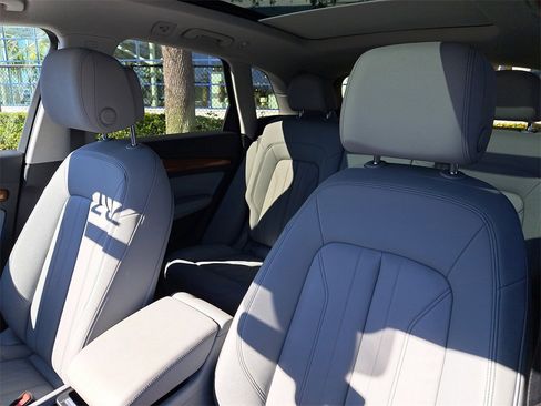 Used 2022 Audi Q5 2.0T Premium w/ Convenience Package image 17