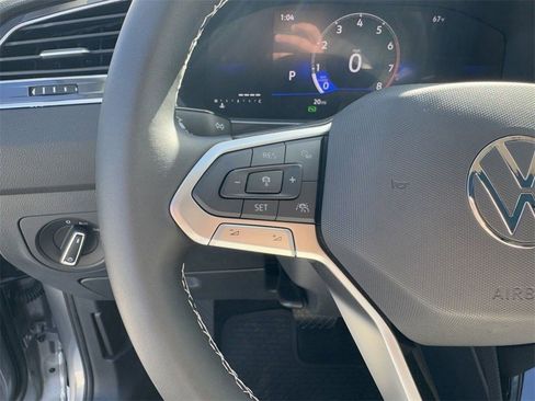 Used 2024 Volkswagen Tiguan SE image 14