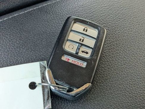 Used 2019 Honda Civic Touring image 31