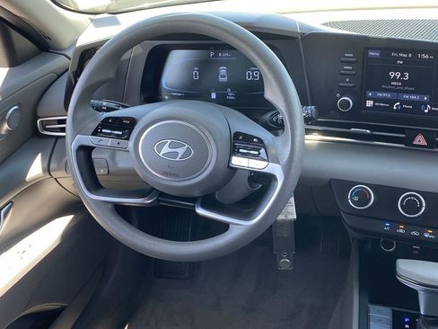 Certified 2025 Hyundai Elantra SE FWD image 13