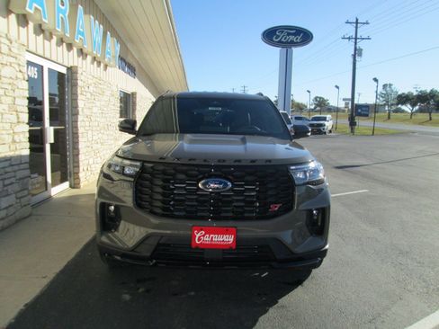 New 2026 Ford Explorer ST RWD image 10