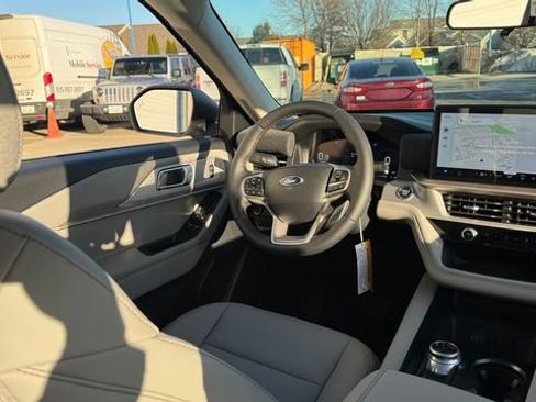 New 2026 Ford Explorer Active w/ Active Comfort Package image 16