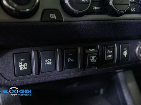 Used 2019 Toyota Tacoma TRD Sport AWD/4WD image 24