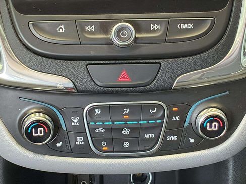 Used 2018 Chevrolet Equinox LT w/ Sun & Infotainment Package FWD image 22