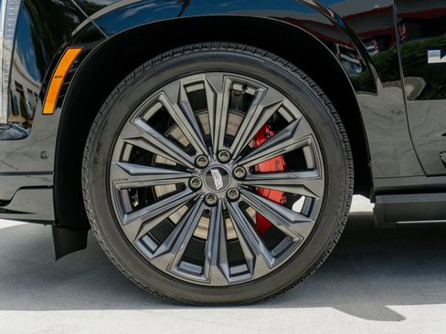 Used 2025 Cadillac Escalade V AWD/4WD image 19