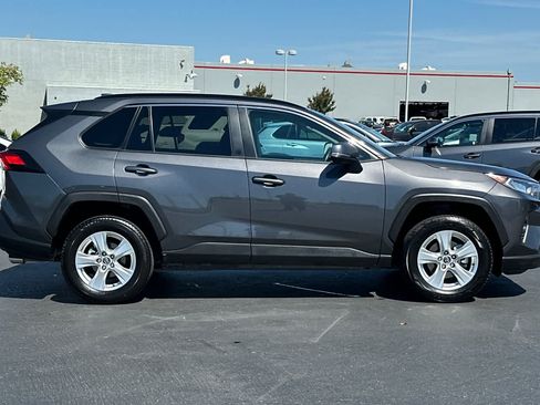 Used 2020 Toyota RAV4 XLE w/ Convenience Package FWD image 6