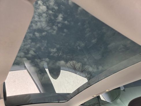 Used 2018 Tesla Model 3 Long Range image 15