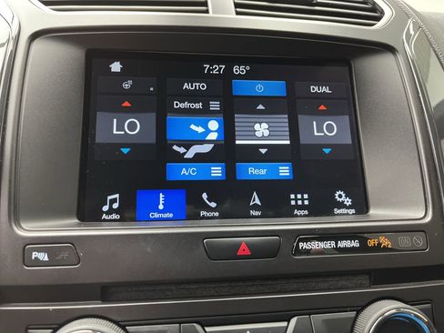 Used 2018 Ford Explorer XLT w/ Equipment Group 202A AWD/4WD image 23