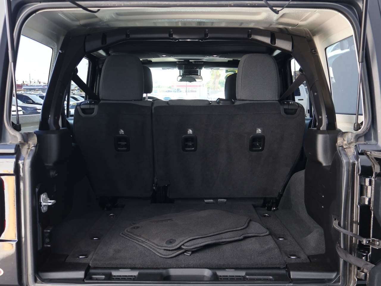 Used 2025 Jeep Wrangler Unlimited Rubicon AWD/4WD image 11