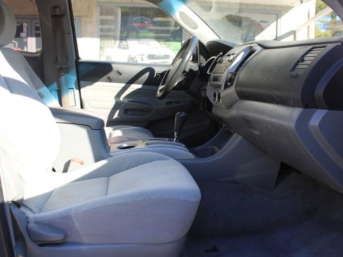 Used 2011 Toyota Tacoma 4x4 Access Cab image 6