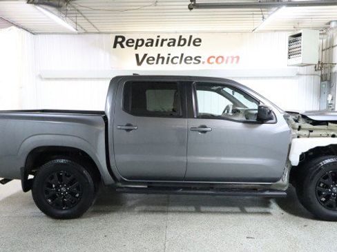 Used 2023 Nissan Frontier SV w/ Midnight Edition Package image 4