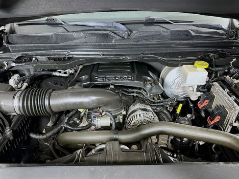 Used 2019 RAM 1500 Laramie AWD/4WD image 29