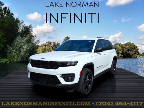Used 2023 Jeep Grand Cherokee Altitude AWD/4WD image 1