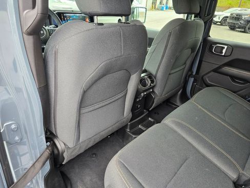 Used 2025 Jeep Wrangler Unlimited Sahara AWD/4WD image 26